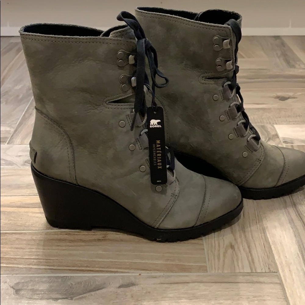 NWT Sz 9 Sorel After Hours Lace boots